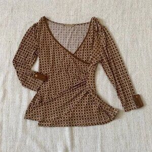 Maille Demoiselle Patterned Wrap Blouse in Brown and Tan